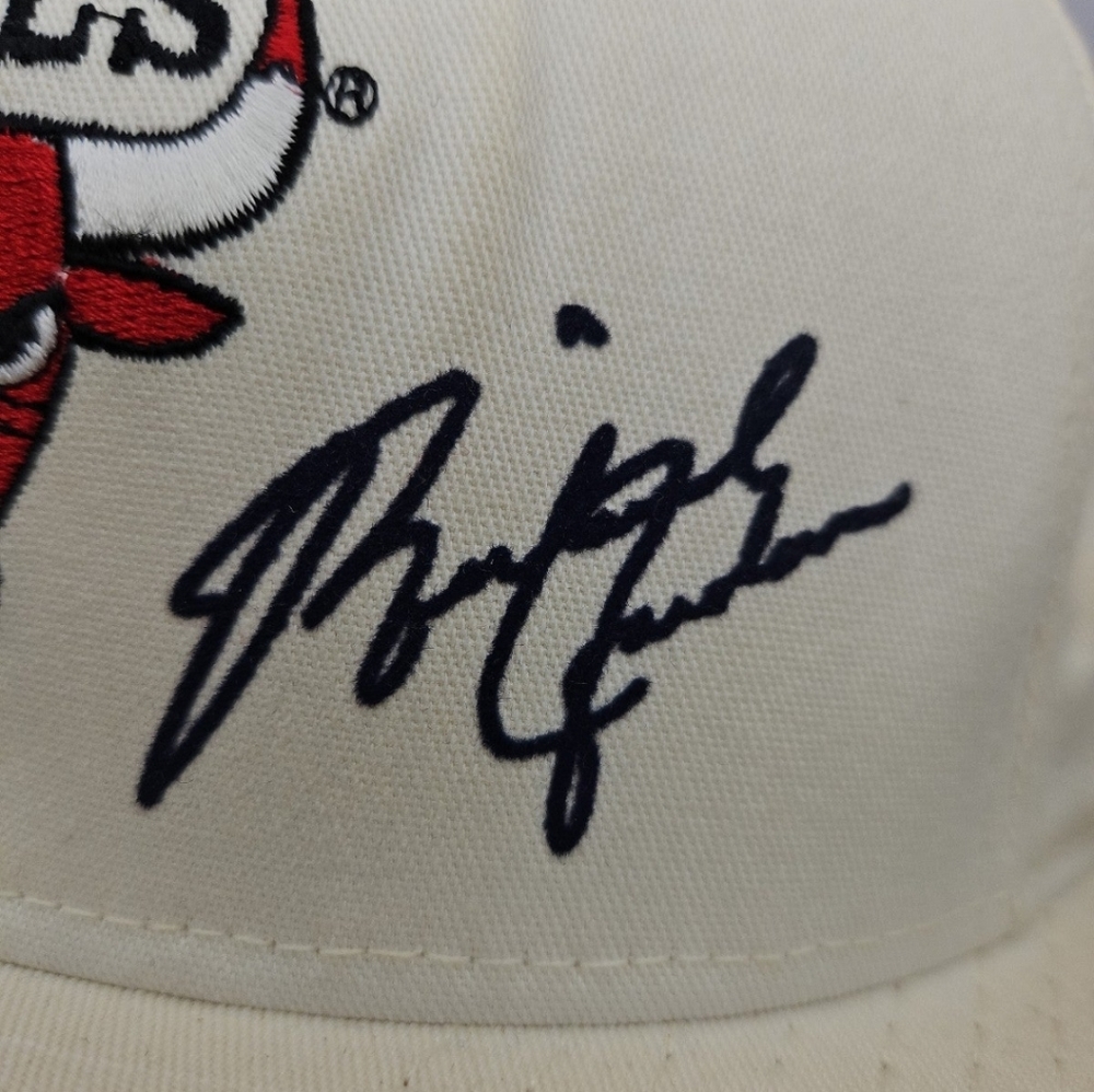 Vintage 90's Chicago Bulls Michael Jordan 23 Signature White Snapback Hat - Picture 5 of 6